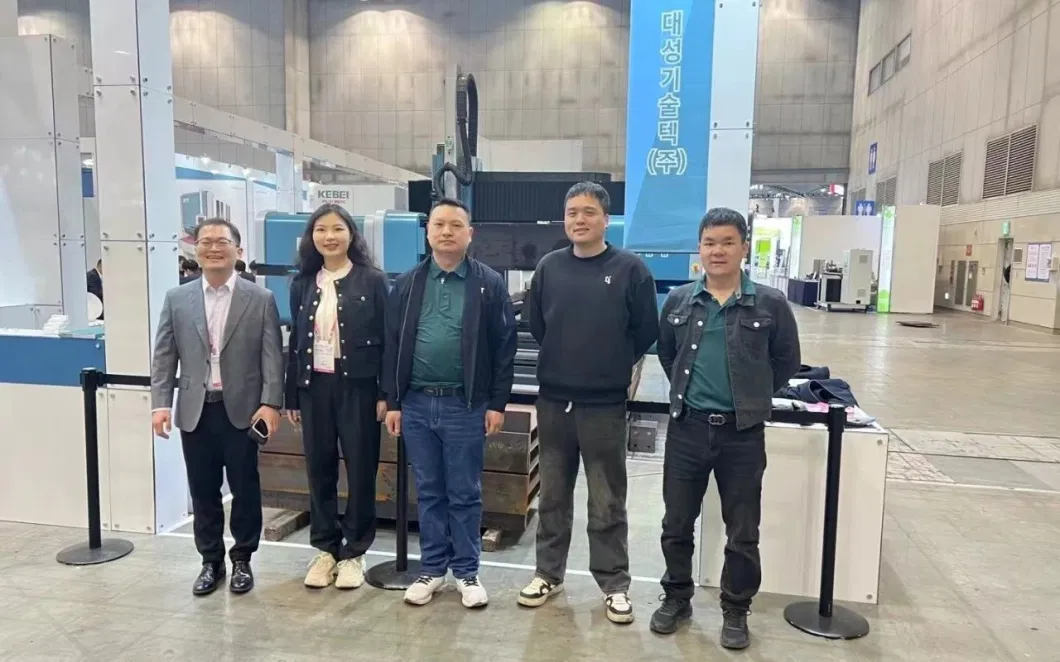कार्बन स्टील प्लेट के लिए फाइबर एक्सचेंज टेबल लेजर कटिंग मशीन 380V/50HZ 10