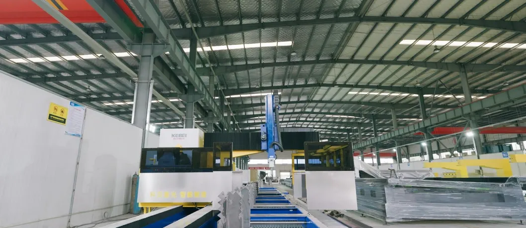 3000W-6000W ऑटोमोटिव शीट धातु ऑटोमोटिव विनिर्माण में पानी ठंडा करने के लिए 1